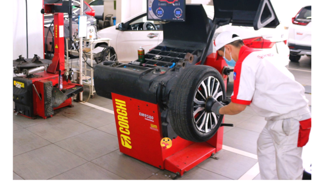 🤔 Cân bằng động lốp ô tô là gì? Tại sao nó lại QUAN TRỌNG