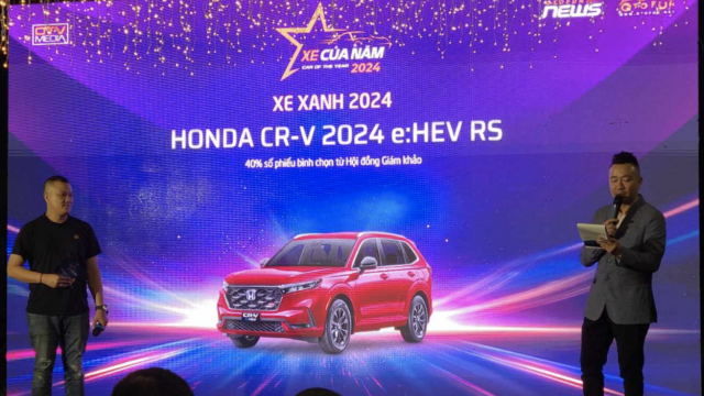 Honda CR-V e:HEV RS và Honda Civic RS đạt thành tích cao tại Lễ trao giải Xe của năm 2024