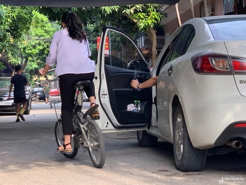 0300_mo_cua_xe_khong_quan_sat_gay_tai_nan