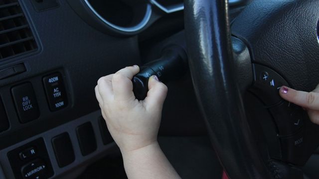 6 việc cần làm để xe của bạn an toàn cho trẻ nhỏ dịp Tết