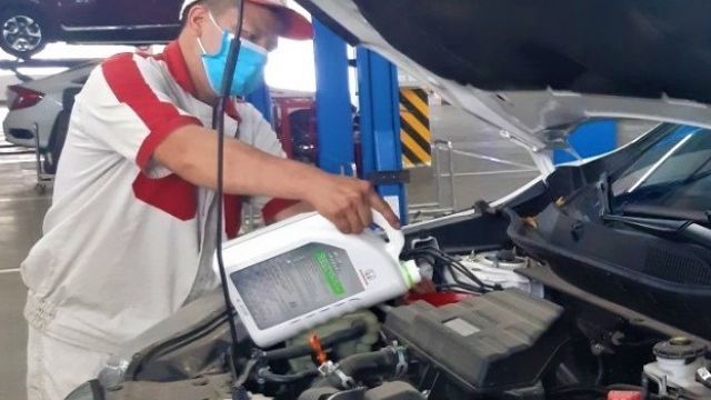 Khi nào thay nhớt cho xe ô tô, cách thay nhớt xe đúng cách nhất?