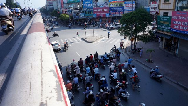 Ôtô dừng chỗ bóng râm chờ đèn đỏ bị phạt đến 1,2 triệu