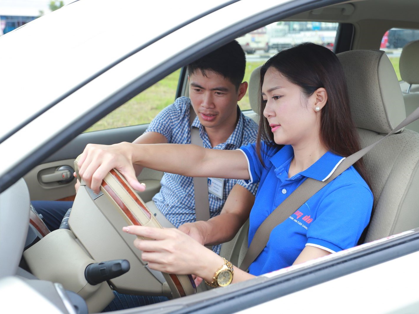 12 bí quyết giúp phụ nữ lái xe Ô tô an toàn hơn